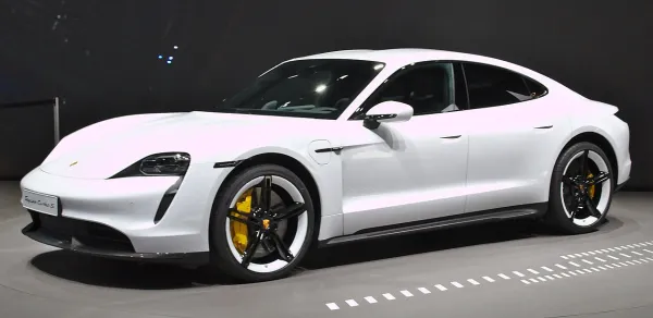 Premium que apreciou (Audi A3, Taycan, F-150, Ram 2500)